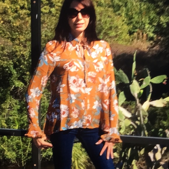 Floral Blouse - Picture 2 of 3